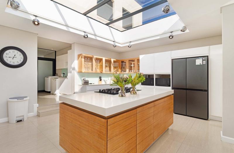 7 Bedroom Property for Sale in Llandudno Western Cape